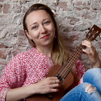 Leonie Roessler Ukulelelessen in Den Haag