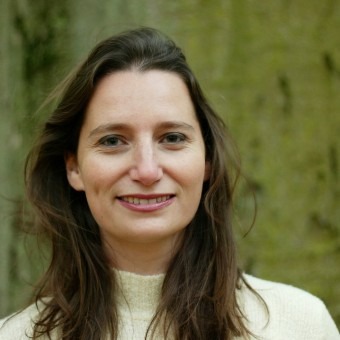 Liat Alkan Zanglessen in Wassenaar Bij ervaren en enthousiast zangdocente Liat Alkan kun je terecht voor inspirerende zanglessen Musical, Klassiek lied, Opera en koorpartijen. Ook online zanglessen.