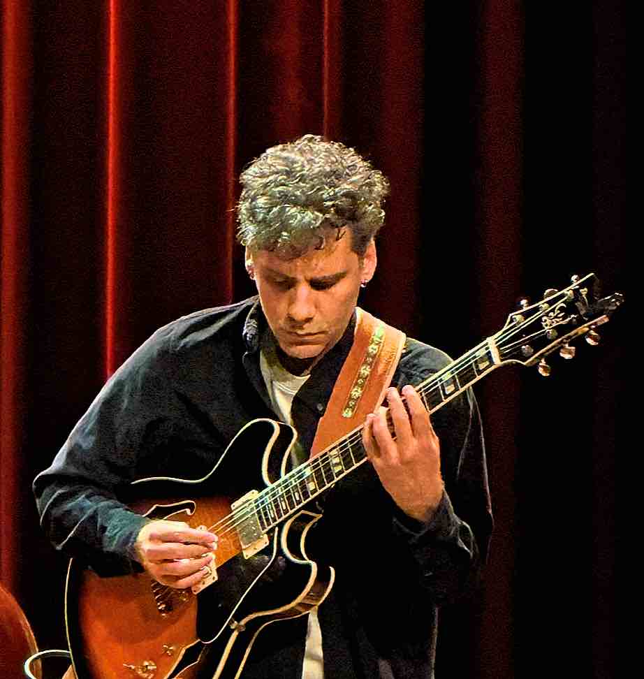 Jazz, pop, rock gitaar leren spelen bij Panagiotis Gourdoupis in Utrecht