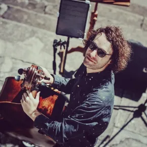 leren strijken en plukken op contrabas bij een ervaren bassist!