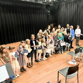 Leerlingenuitvoering door pianoleerlingen van Jabiz Hafizi