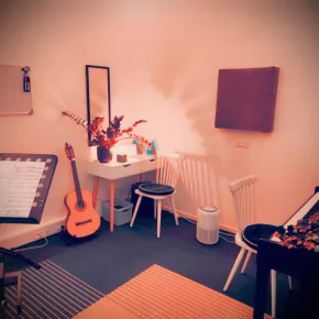 Voice Lessons in music studio in Amsterdam center - De Pijp