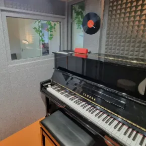 Aleksandra Tonelli - Pianoleraar in Rotterdam Delfshaven - Gevorderden en beginners welkom