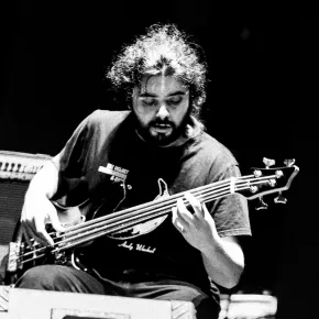 Electric bass Voorhout