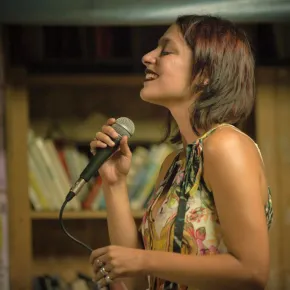 Federica sings