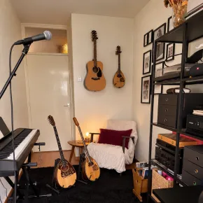 Music studio Greek music
